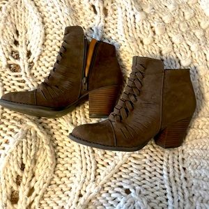 SZ 8 NWOT Target brand Greenish brown color